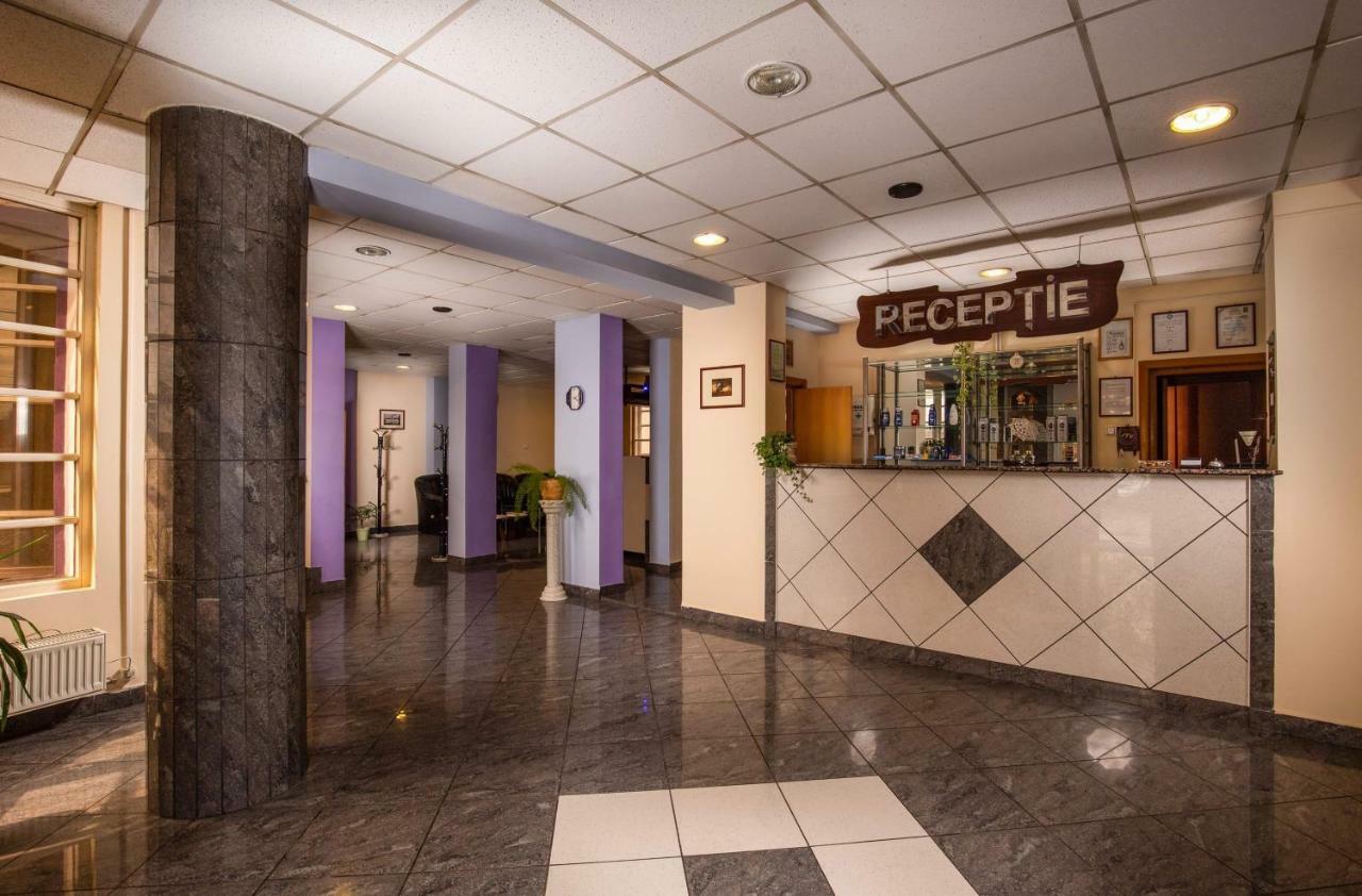 Hotel Castel Сфынту-Георге Экстерьер фото