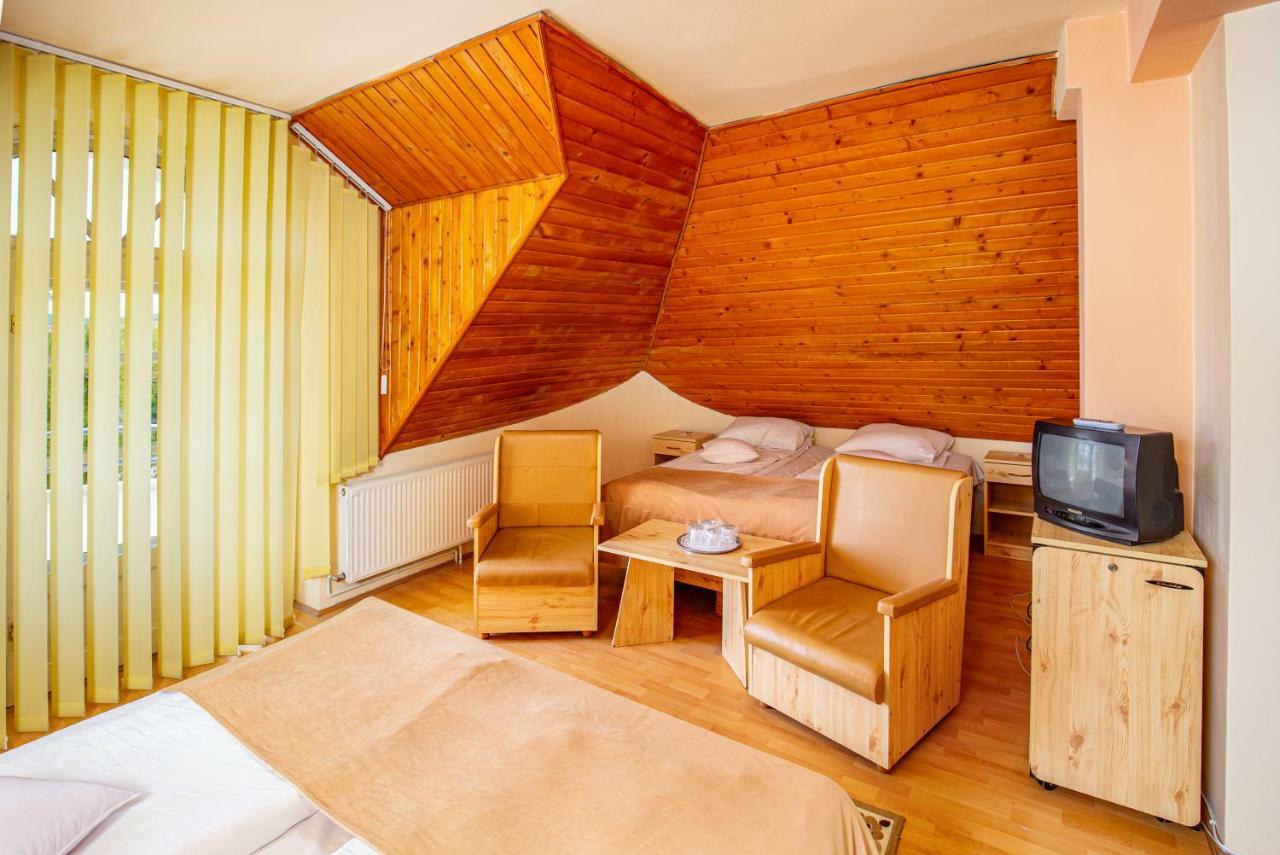 Hotel Castel Сфынту-Георге Экстерьер фото